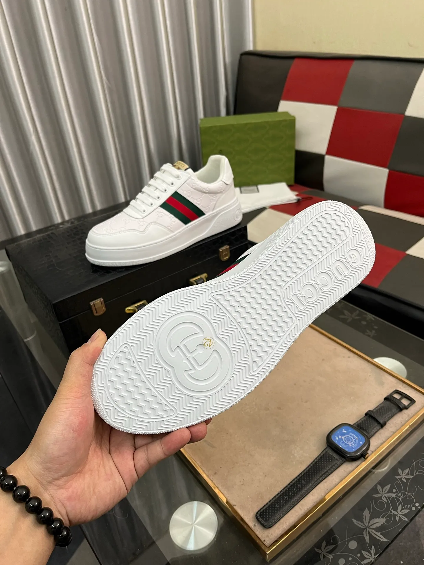 Men's shoes💰420⌚️⌚️[GUCCI] Gucci men's casual shoes are absolutely popular🔥The ultimate matching item for trendy men! The charm of super texture is unstoppable. This is the main recommendation. The upper is made of high-quality cowhide, with pig lining feet and wear-resistant rubber sole. It is noble and elegant! Extremely comfortable🎁🎁You can be as handsome as you want💪 Size 38-44! 2️⃣colors available